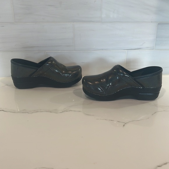 DANSKO Women’s Professional Clogs - Picture 6 of 8